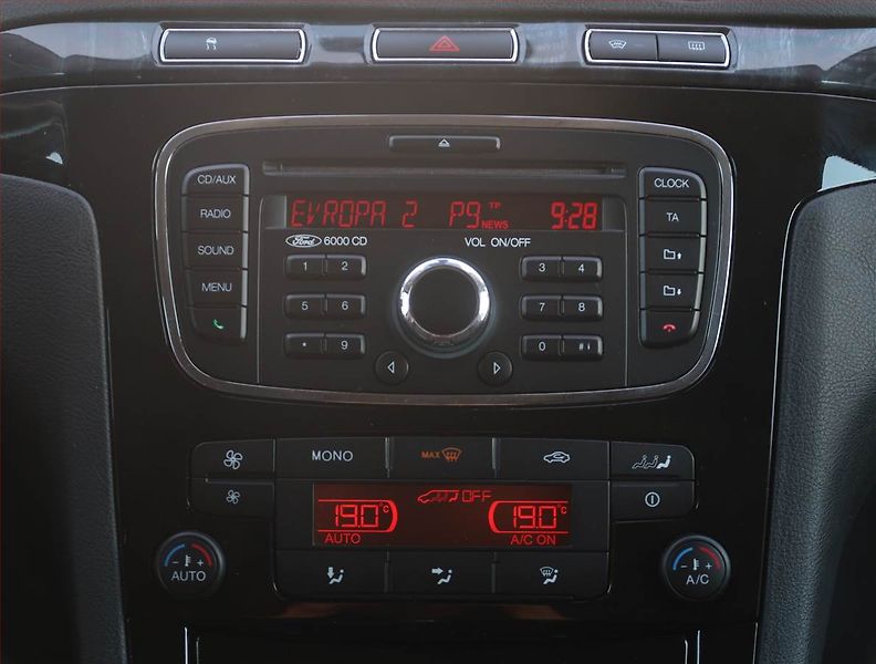 Ford Galaxy (2010) Ghia 2.0 TDCi, 7 míst - fotka 12 z 20