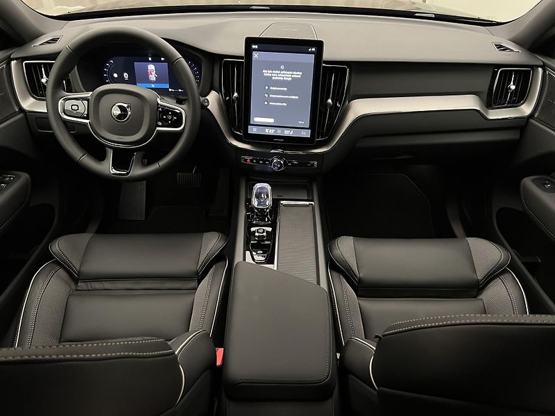 Volvo XC60 (2026) B5 AWD BLACK EDITION PLUS AUT - fotka 2 z 45
