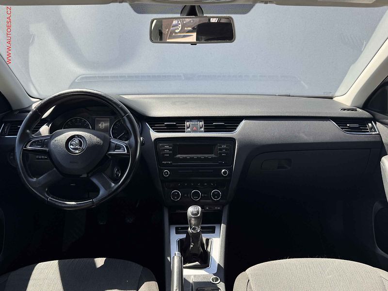 Škoda Octavia (2013) 1.6TDi, ČR, Elegance - fotka 8 z 15