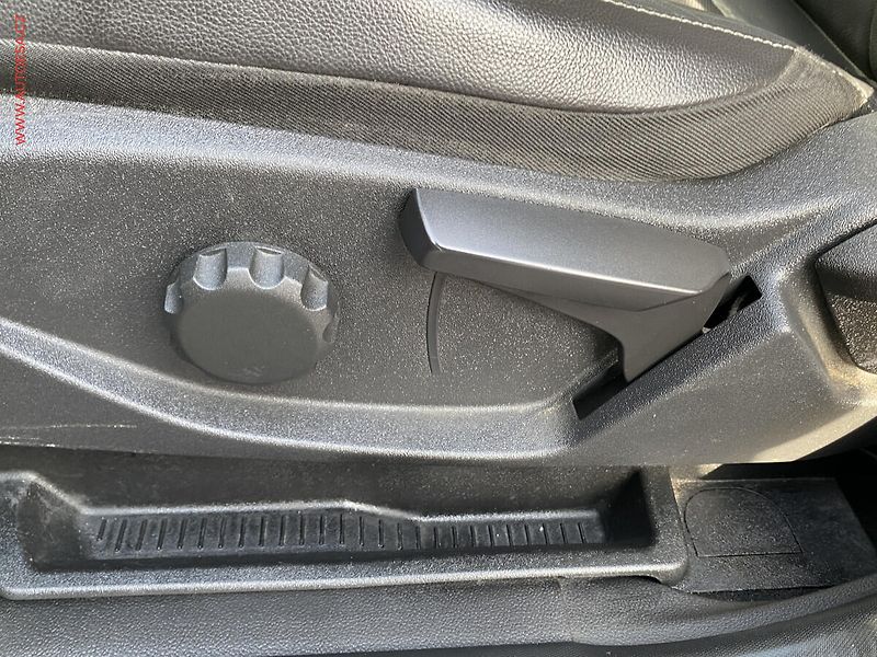 Ford Kuga (2015) 2.0 TDCi, Titanium, navi, TZ - fotka 14 z 16