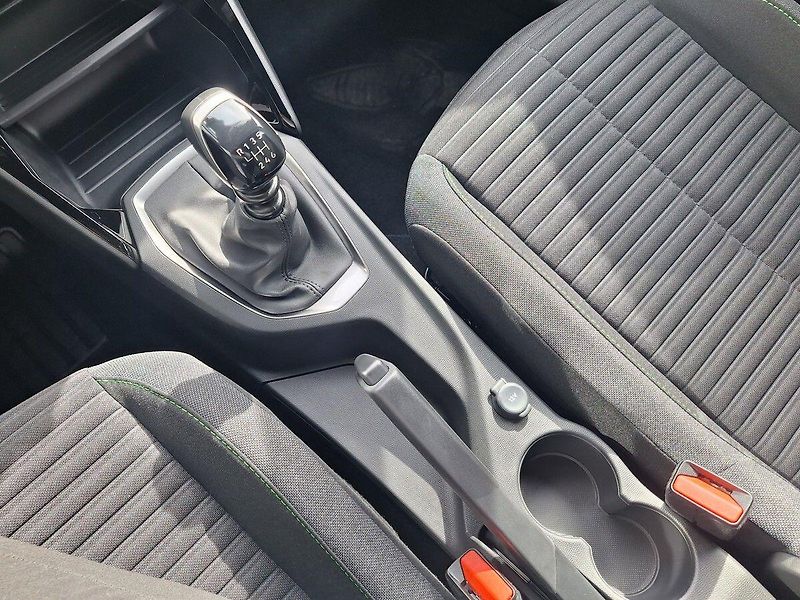 Peugeot 2008 (2026) STYLE 1.2 TURBO 100k MAN6 - fotka 16 z 21