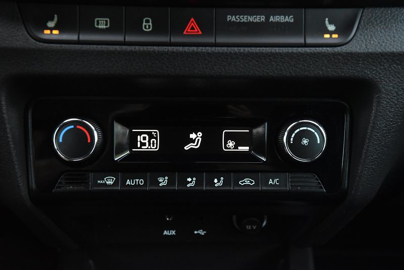 Škoda Fabia 1.2 TSi 6st STYLE,KLIMA,VÝHŘEV - fotka 31 z 50