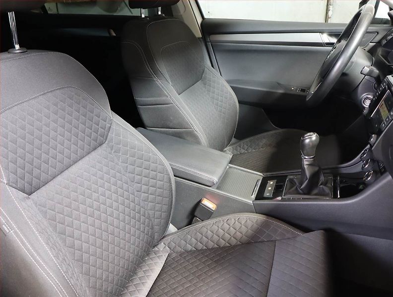 Škoda Superb (2015) Style 1.8 TSI, Bi-Xenony - fotka 9 z 21