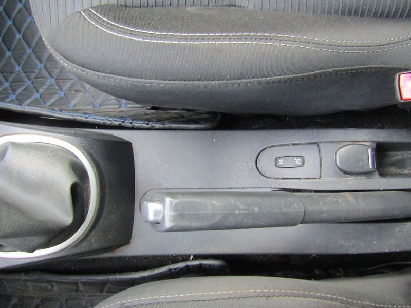 Renault Clio (2013) 1.2i 55kW  ZIMNÍ PNEU - fotka 32 z 34