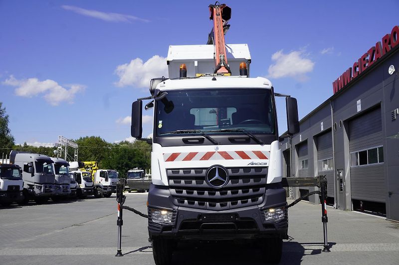 Mercedes-Benz (2020) Arocs 3236 8×4 / Crane Fassi - fotka 12 z 24