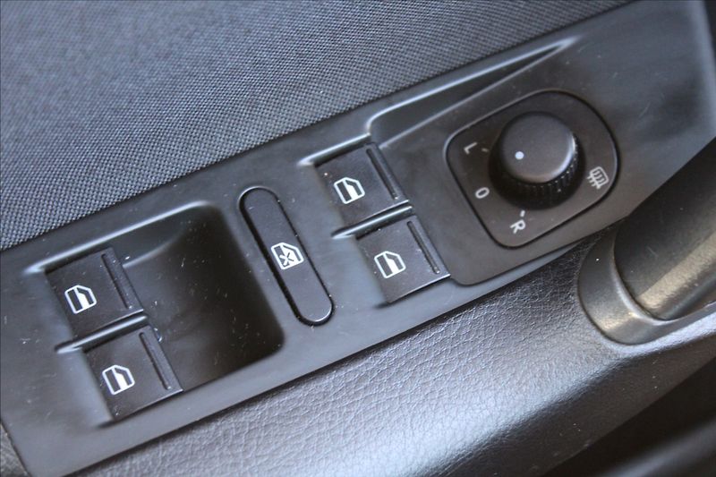 Volkswagen Passat 2,0 TDI  4x4,TAŽNÉ,NAVIGACE - fotka 20 z 29