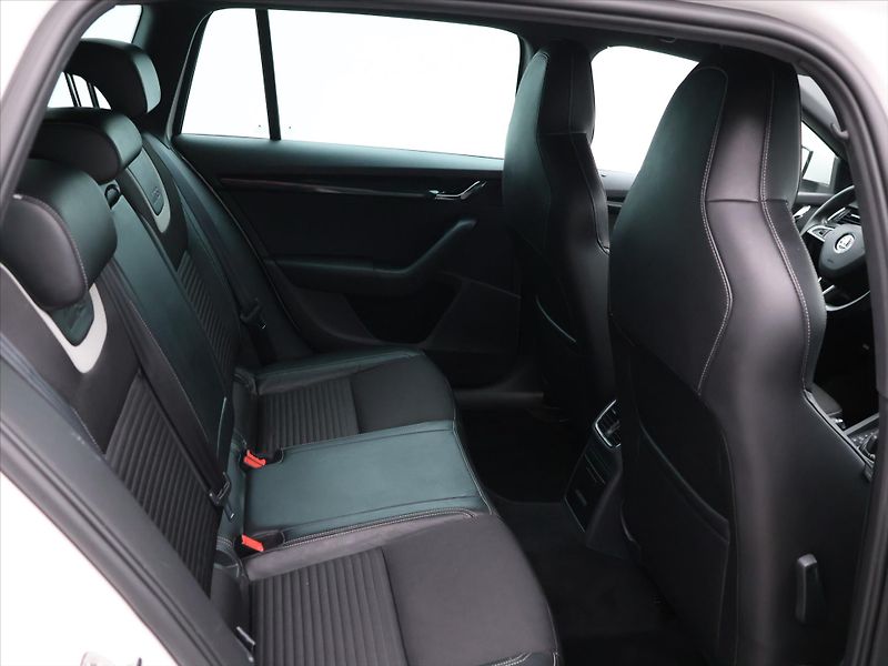 Škoda Octavia RS 2.0 TDI 135kW DSG - fotka 14 z 35