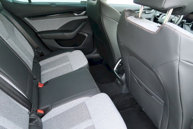 Škoda Octavia (2024) Top Selection 2.0 TDI 110 kW D - fotka 25 z 28
