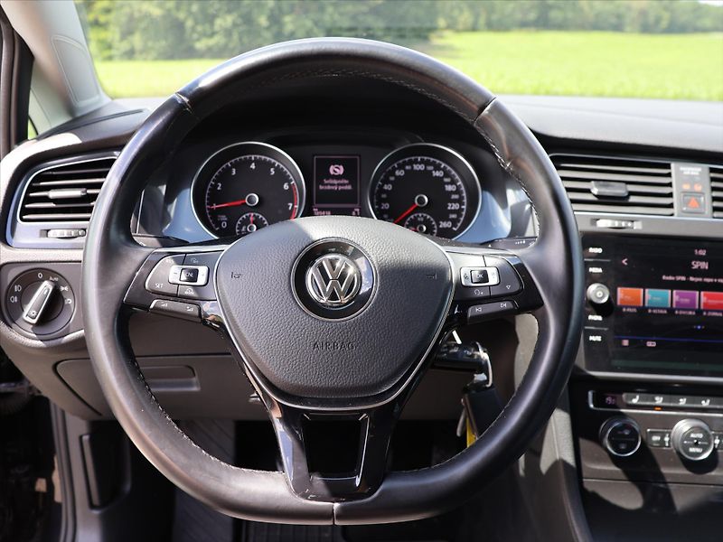 Volkswagen Golf 1,0 TSI 81kW CZ Comfort LED - fotka 17 z 34