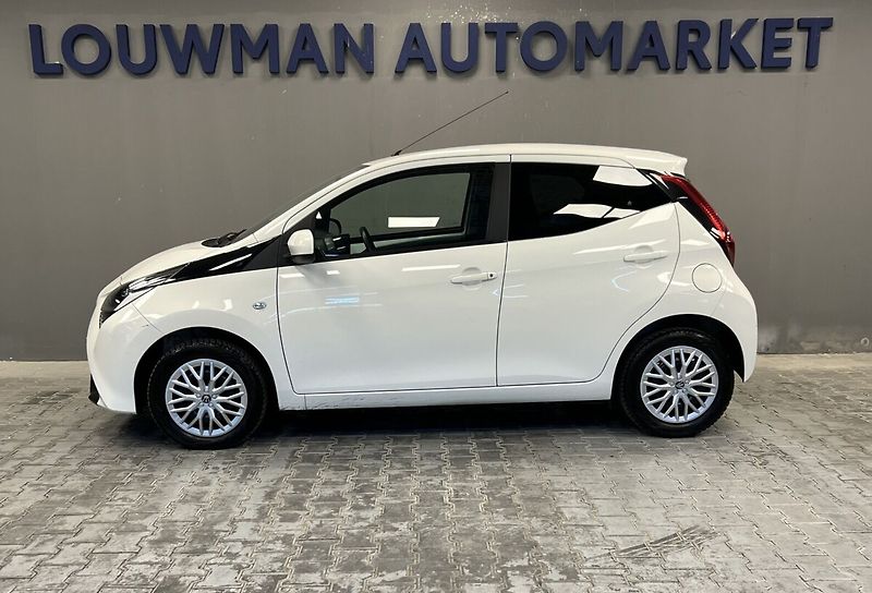 Toyota Aygo 1.0 X-PLAY - fotka 3 z 15