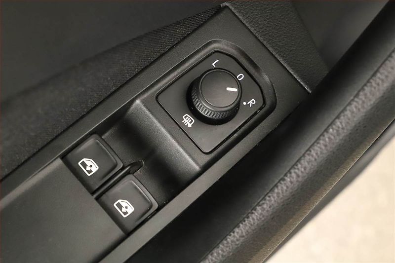 Škoda Kamiq (2023) Ambition 1.0 TSI - fotka 17 z 17