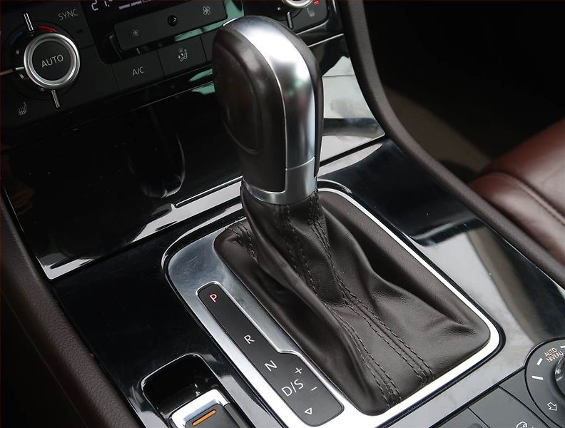 Volkswagen Touareg (2013) 3.0 TDI, 4X4, Automat - fotka 13 z 23
