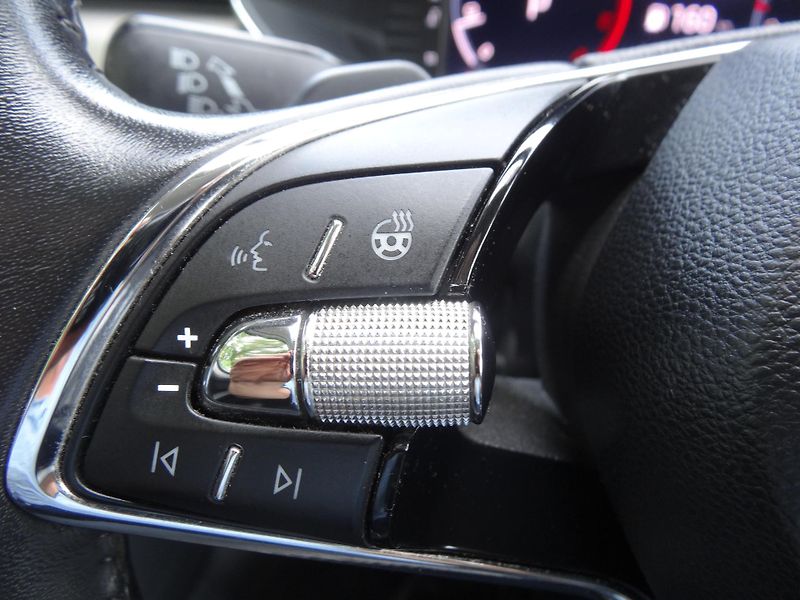 Škoda Superb Kom.2.0TDi L&K Taž.zař.4x4 DSG - fotka 38 z 62