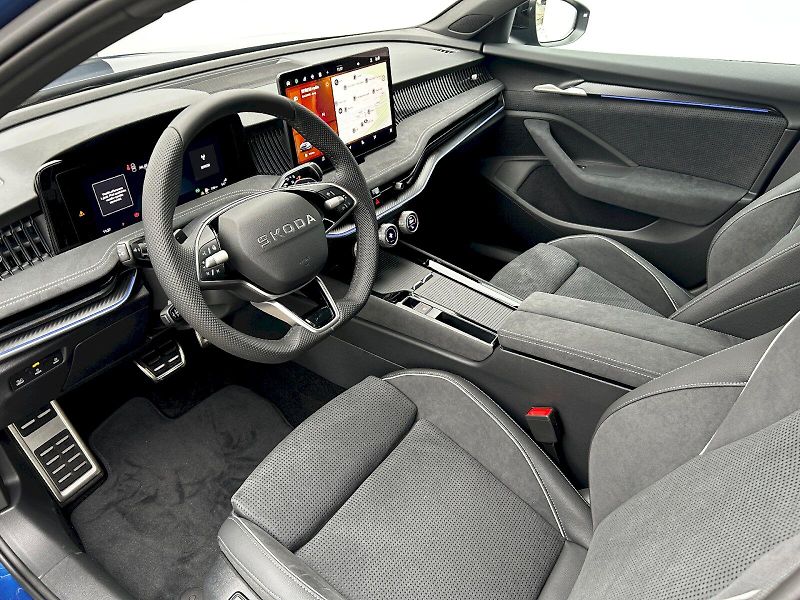 Škoda Superb (2025) 2.0 TSI 150kW DSG Sportline - fotka 25 z 35