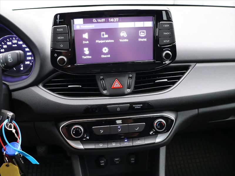 Hyundai i30 1,5 i Comfort Family CZ 2.Maj - fotka 21 z 31