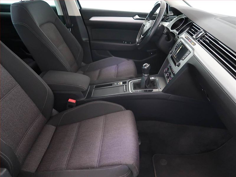 Volkswagen Passat (2015) Comfortline 1.6 TDI, Navi - fotka 9 z 14