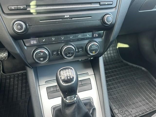 Škoda Octavia (2013) 1,4TSi elegance combi 103kW   - fotka 34 z 43