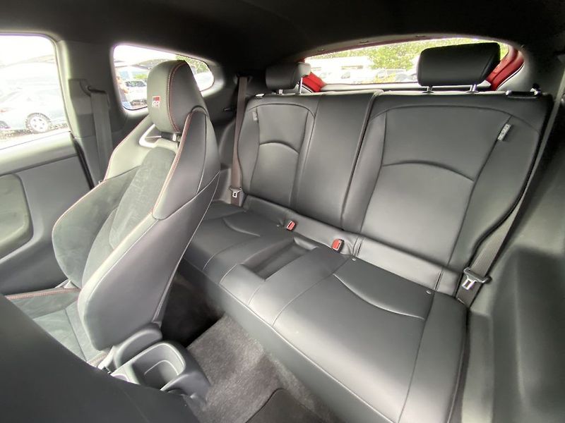 Toyota GR Yaris 1.6iT, Sport, manual, 4x4, DPH - fotka 11 z 29