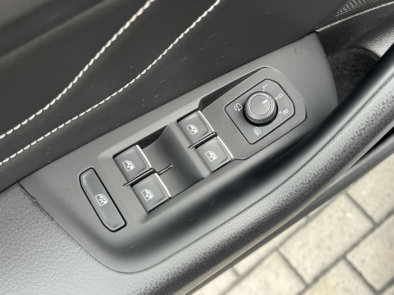 Volkswagen Passat (2023) 2.0TDI 147kW 4X4 DSG TAŽNÉ  - fotka 17 z 27