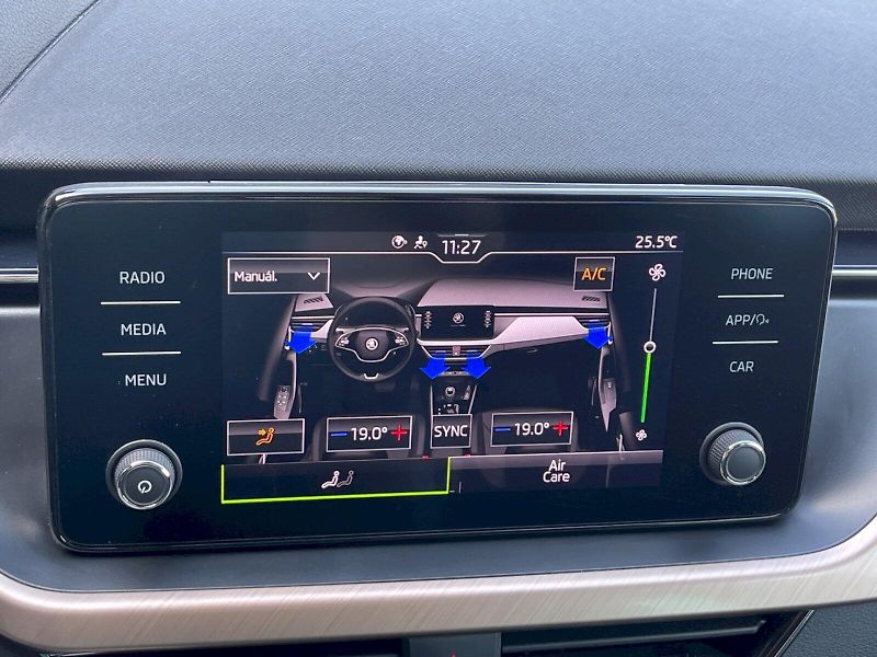 Škoda Scala (2022) 1.5 TSI 110kW Style Plus - fotka 17 z 31