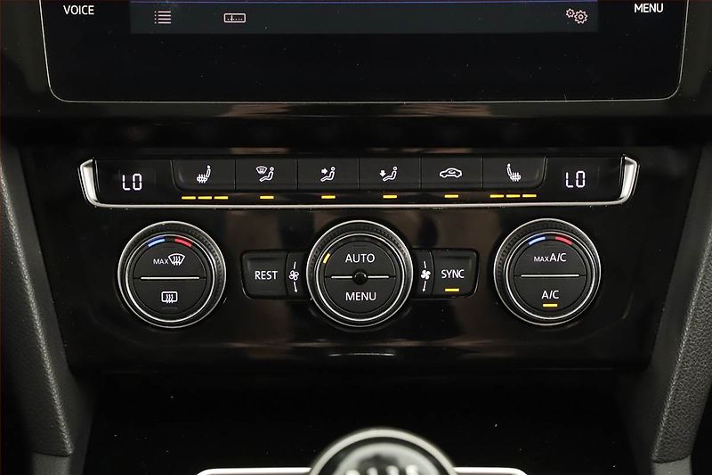 Volkswagen Passat (2018) 2.0 TDI, Kůže, Navi, Tempomat - fotka 12 z 20
