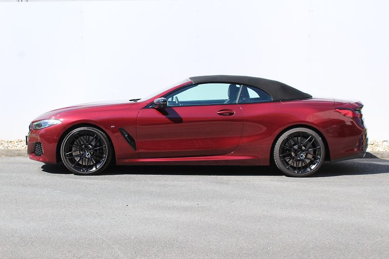 BMW Řada 8 840i xDrive Convertible - fotka 11 z 27