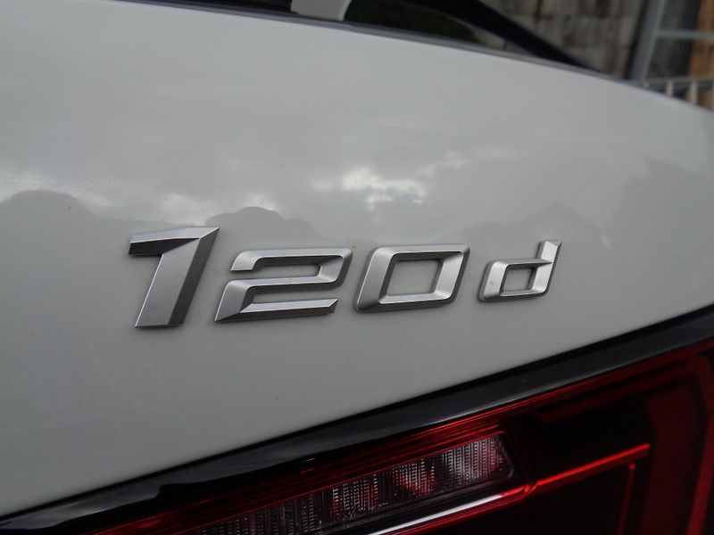 BMW Řada 1 120d - fotka 11 z 14