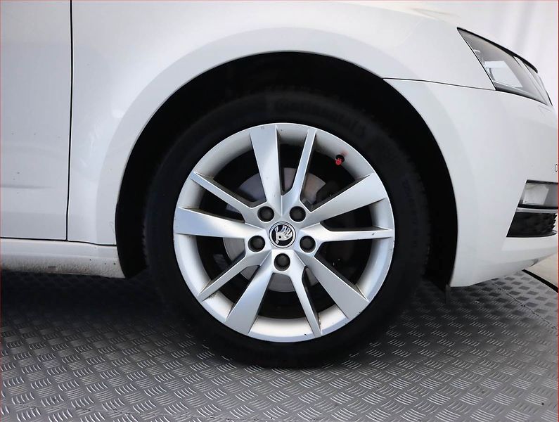Škoda Octavia (2018) 2.0 TDI, Automat, Serv.kniha - fotka 15 z 20