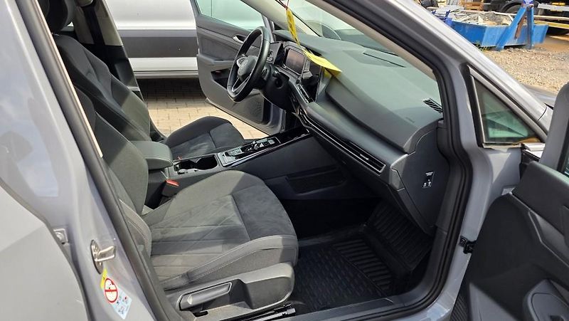 Volkswagen Golf (2024) 2.0 TDI 110kW DSG7 Style TZ - fotka 15 z 39