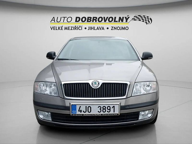 Škoda Octavia Tour 1.6MPI MT5 - fotka 11 z 33
