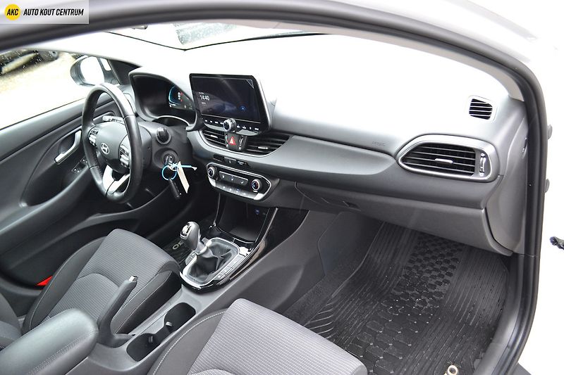 Hyundai i30 WG 1,5I MT SMART FAMILY NAVI - fotka 12 z 39