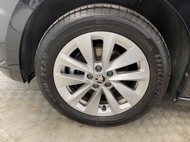Škoda Scala 1,0 TSI 85kW Top Selection - fotka 29 z 30