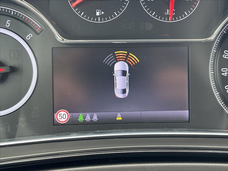 Opel Insignia 2,0 CDTi 125kW 4x4 NAVI KAMERA - fotka 42 z 44