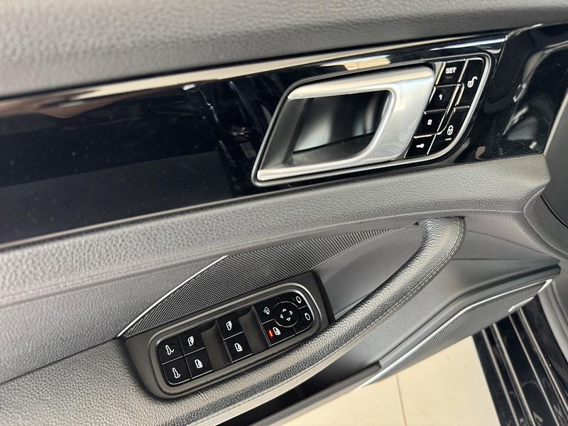 Porsche Panamera 4S 324kW*Chrono*REZERVACE! - fotka 32 z 39