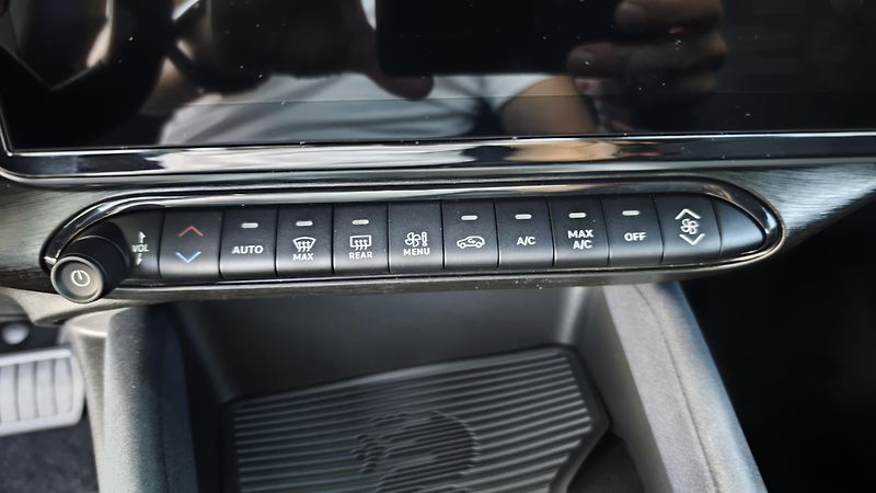 Alfa Romeo Junior (2026)  1,2 T 145 PS automat - fotka 30 z 38