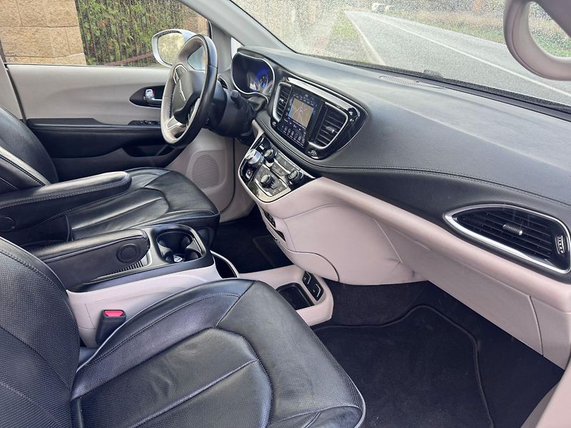 Chrysler Pacifica (2020) 3,6 RU Panorama Limited 2020 - fotka 11 z 19