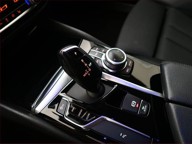 BMW Řada 5 (2019) 520d xDrive, 4X4, Automat - fotka 13 z 19