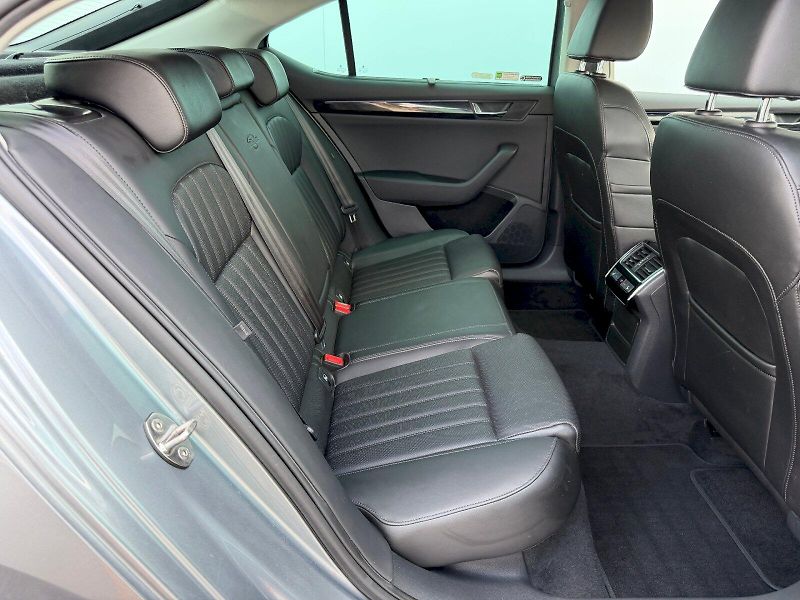 Škoda Superb (2016) 2.0 TSI 206kW L&K DSG 4x4 - fotka 26 z 35