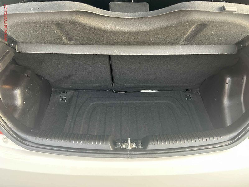 Kia Picanto (2011) 1.0i - fotka 7 z 15