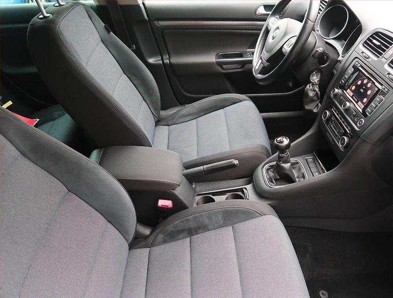 Volkswagen Golf (2011) 1.6 TDI, Serv.kniha, Navi - fotka 9 z 13