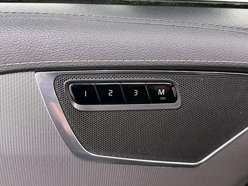 Volvo XC90 2.0D5 173 Aut. R-Desing AWD TZ - fotka 8 z 13