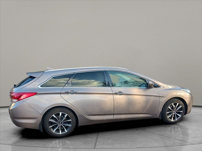Hyundai i40 1,6 CRDI KOMBI AUTOMAT, ČR - fotka 6 z 23