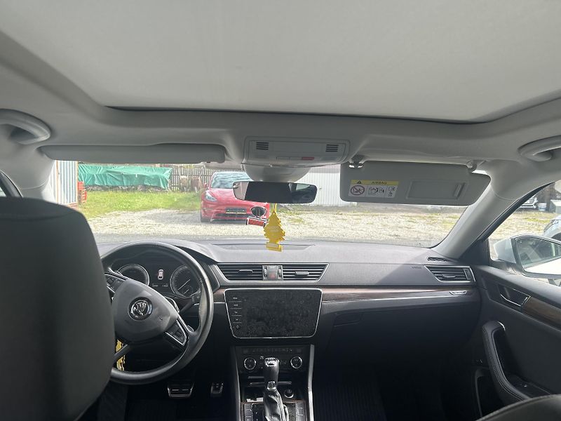 Škoda Superb Combi Scout TDi,140kw,DSG,4x4 - fotka 11 z 13