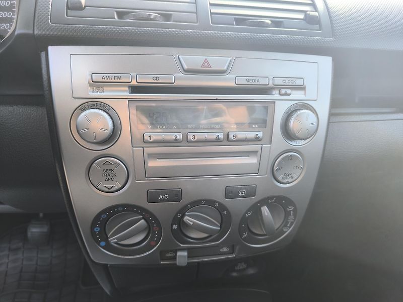 Mazda 2 (2007) 1.3 BENZÍN.DOL. KM - fotka 19 z 27
