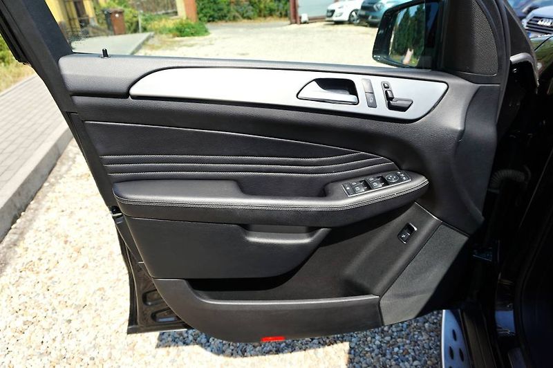 Mercedes-Benz Třídy M (2013) 350 4 MATIC 3,0 CDI 190 kW - fotka 32 z 69