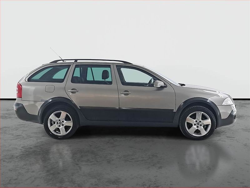 Škoda Octavia (2007) Scout 2.0, 4X4, Navi, Xenony - fotka 6 z 20