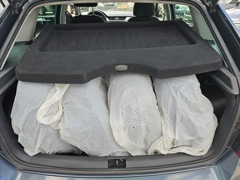 Škoda Rapid 1,0 TSi Drive NAVI ALU - fotka 24 z 39