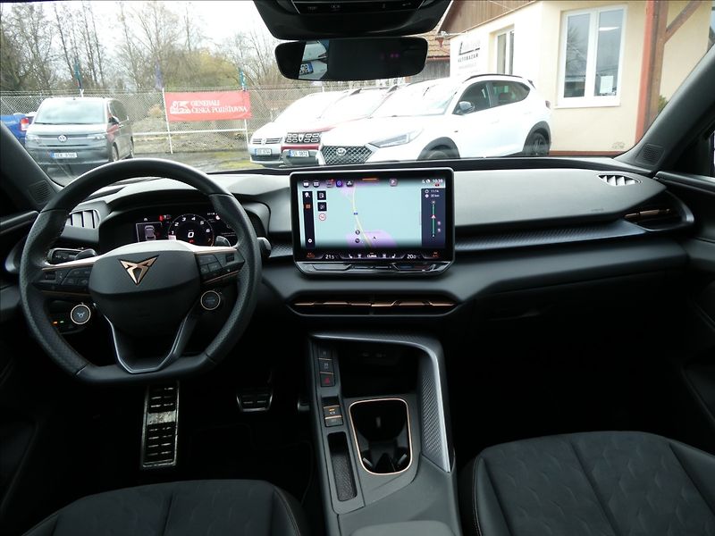 Cupra Terramar 2,0 VZ 2.0 TSi 195kW DSG 4WD - fotka 31 z 45