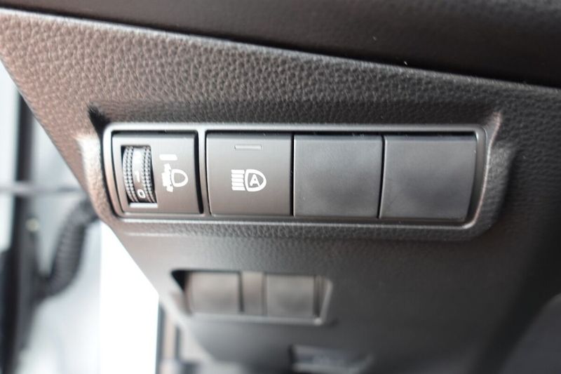 Toyota Corolla Cross 1,8 HEV Comfort Business - fotka 19 z 33