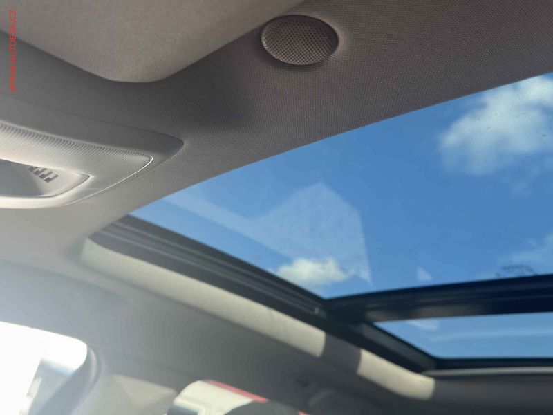 Volvo XC60 (2015) 2.0 D3, 2.maj,ČR, servis - fotka 19 z 23